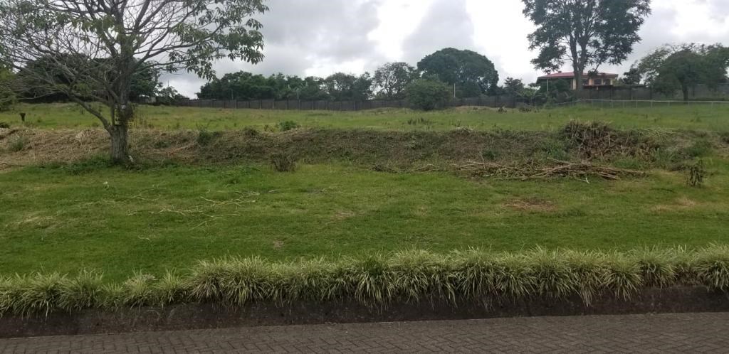 Nature & City life in a 1.7 acre land in Heredia