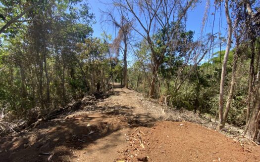 Manzanillo valley and partial ocean view land steps to the beach