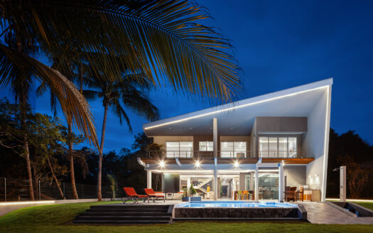 Beachfront paradise estate at Esterillos Este