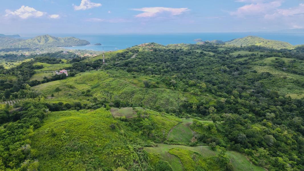 Land, views of the Pacific Playa Hermosa, Guanacaste, Costa Rica Real