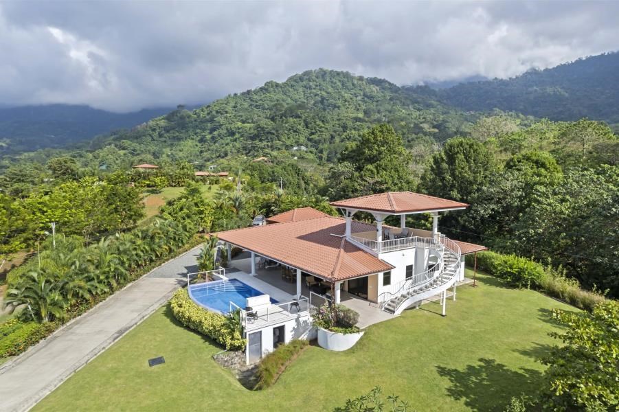 Incredible Pacific Ocean Views & Lush Tropical Grounds in Ojochal Costa Rica