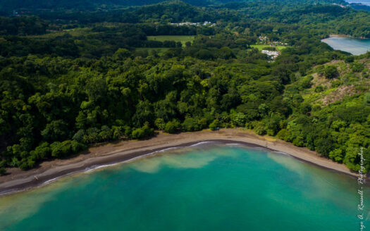 Lot ready to build steps to the beach Agujas