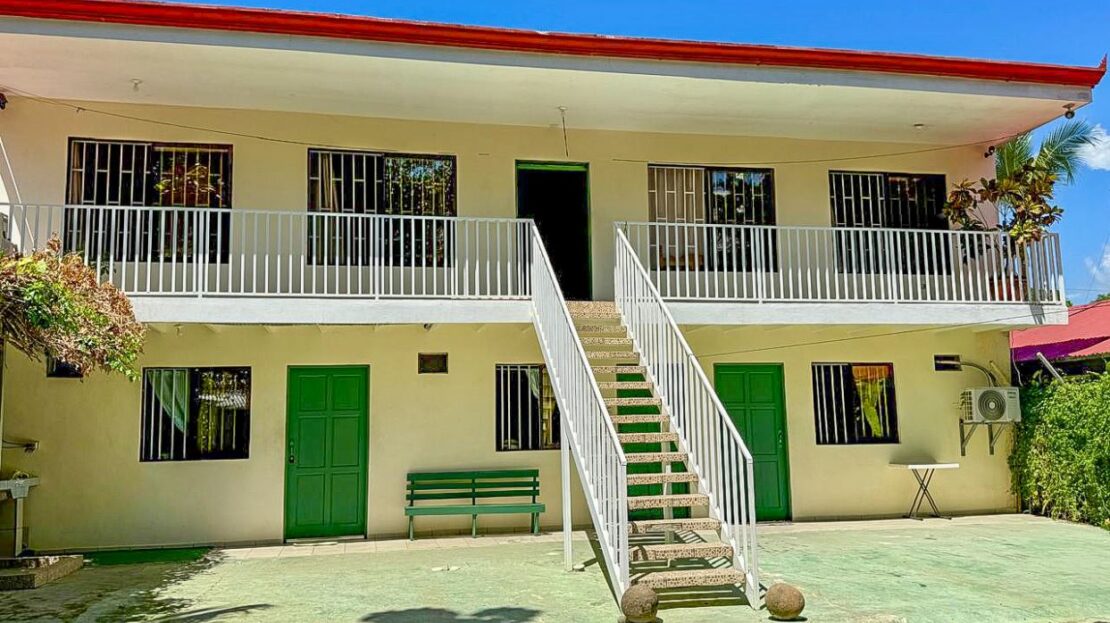 Fully equipped 4 Unit Apartment/Hotel complex 70 meters from the entrance to world-famous Marino Ballena National Park