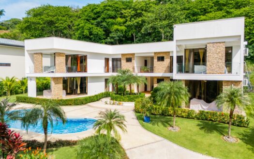 Luxurious 4-Unit Condominium in Esteemed Coco Bay Residency