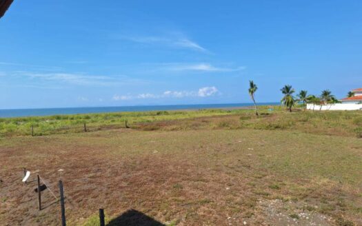 🌴 Your Titled Oceanfront Dream Property in Playa Bajamar Is Here! 🏝️🌊