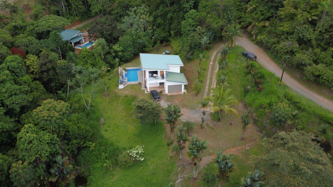 Modern 3 bedroom home on quiet road
