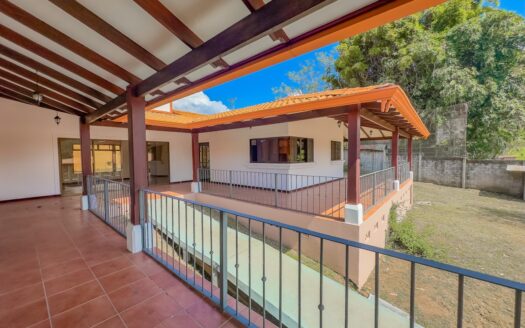 Spectacular property located in a strategic area.