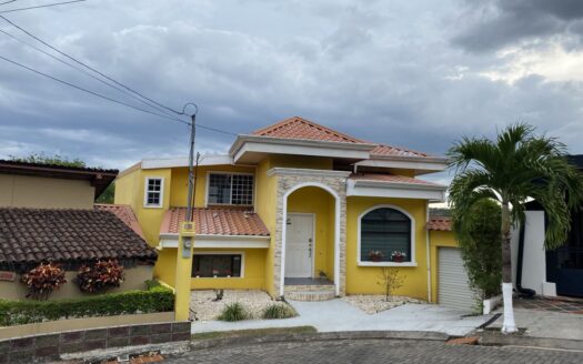 Unique house for rent in Grecia