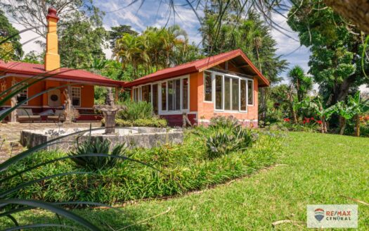 A NATURE PARADISE WITH HOME, LAND AND VIEWS