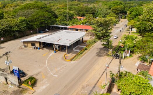commercial lot facing public street