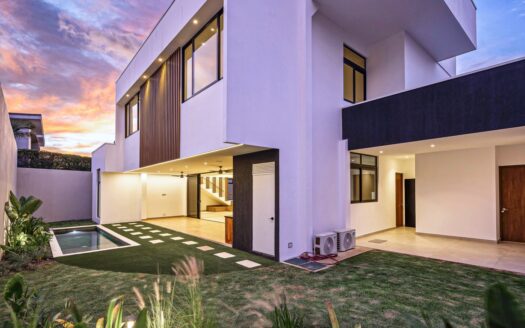 The One in Los Laureles