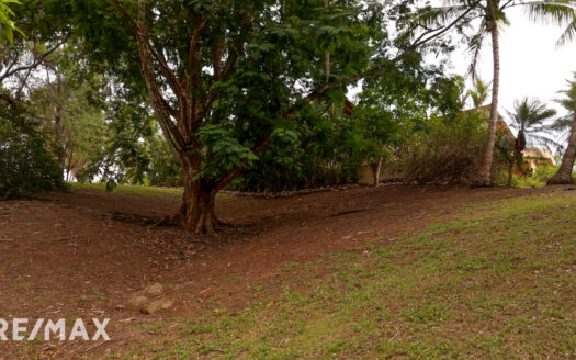 PRICE DROP!!!  BEAUTIFUL LOT 3 IN CONDOS LOMA VERDE!!!