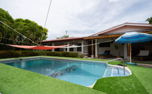 Casa Juanita & 5 Charming Cabins – 10 Minutes Walking to Samara Town