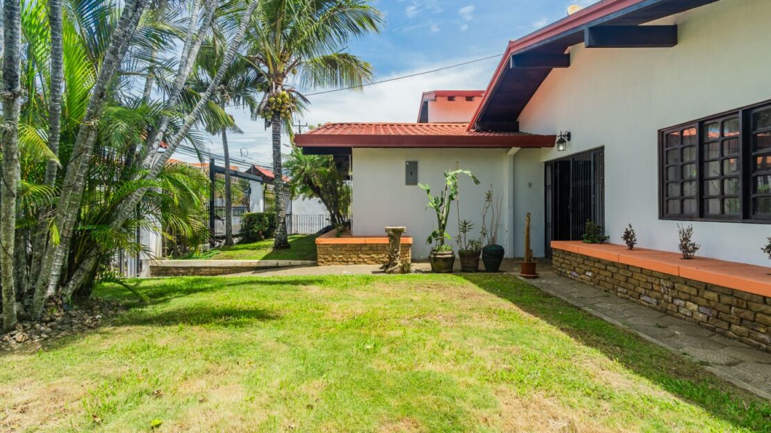 FOR SALE-Exclusive Residence in Ciudad Cariari: Luxury and Comfort in the Heart of Heredia