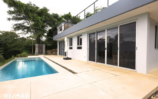 Luxury Retreat in Black Beauty