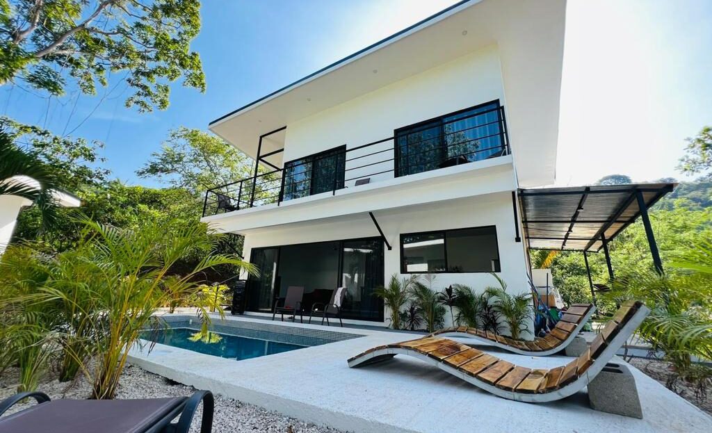 Max Property: Two Apartments & two cabins