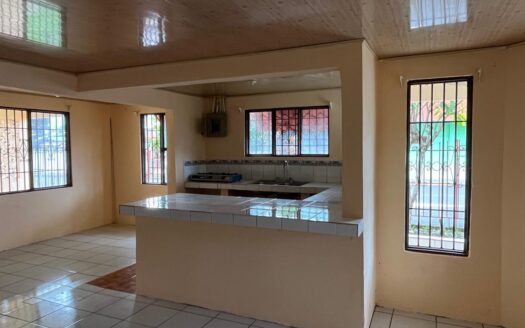 🏡 Unique Opportunity in Downtown Orotina! Ideal for Residential or Commercial Use 🏢