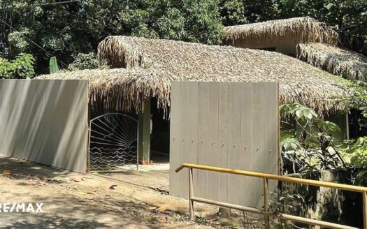 🏡 Investment Opportunity in Nosara – Home with Casita & Expansion Space 🌿
