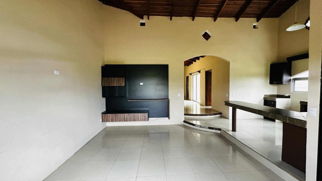 House for Sale – Gated Community in Grecia
