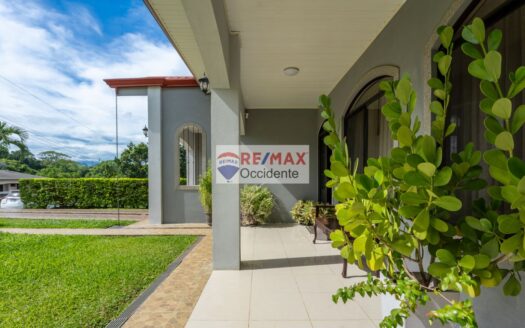 Charming Single-Story Home for Sale in Grecia, Costa Rica