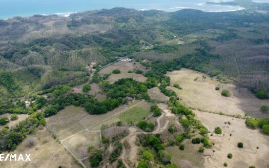 Finca Río Cacao – Eco-Conscious Living Just Minutes from the Beach