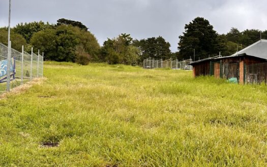 Spacious Lot with Spectacular Views and Surrounded by Nature!