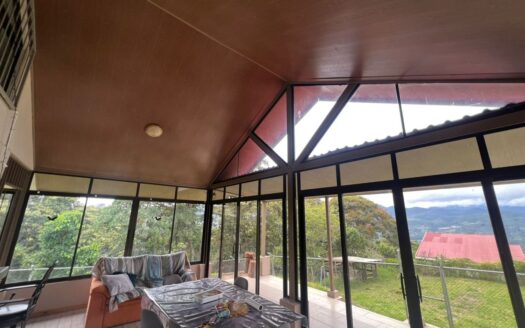 Casa de campo en Birrisito, Cartago, Costa Rica, 2 habitaciones. MM