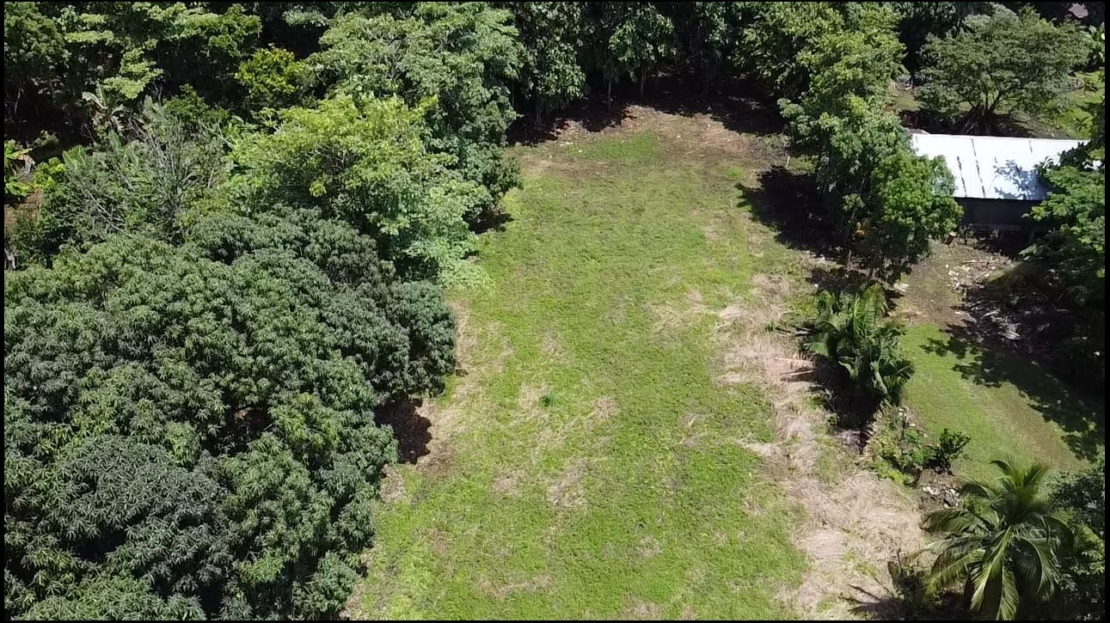 100 m² Residential Lot with Great Location in La Y Griega