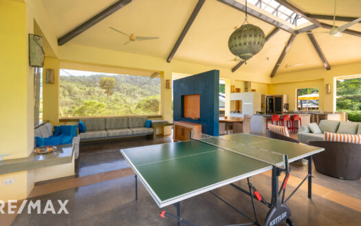 VILLA PARADISE Off-Grid Eco-Luxury Solar Powered Home—-Privacy, Freedom, Sustainable Living