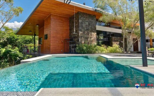 For Sale | Tropical Mountain Estate – 4-BR Main Home + 2 Rental Cabins, Turrialba | USD 1,250,000