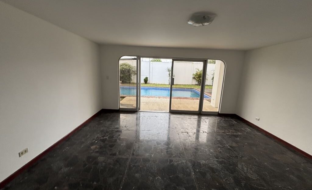 SPACIOUS HOME WITH POOL FOR SALE IN ROHRMOSER