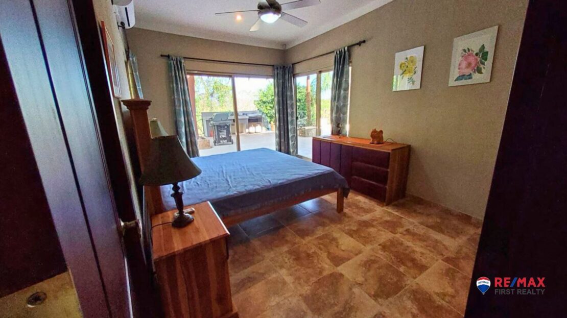 For Sale | Sea-View Villa 300 m from Beach – Roma del Mar