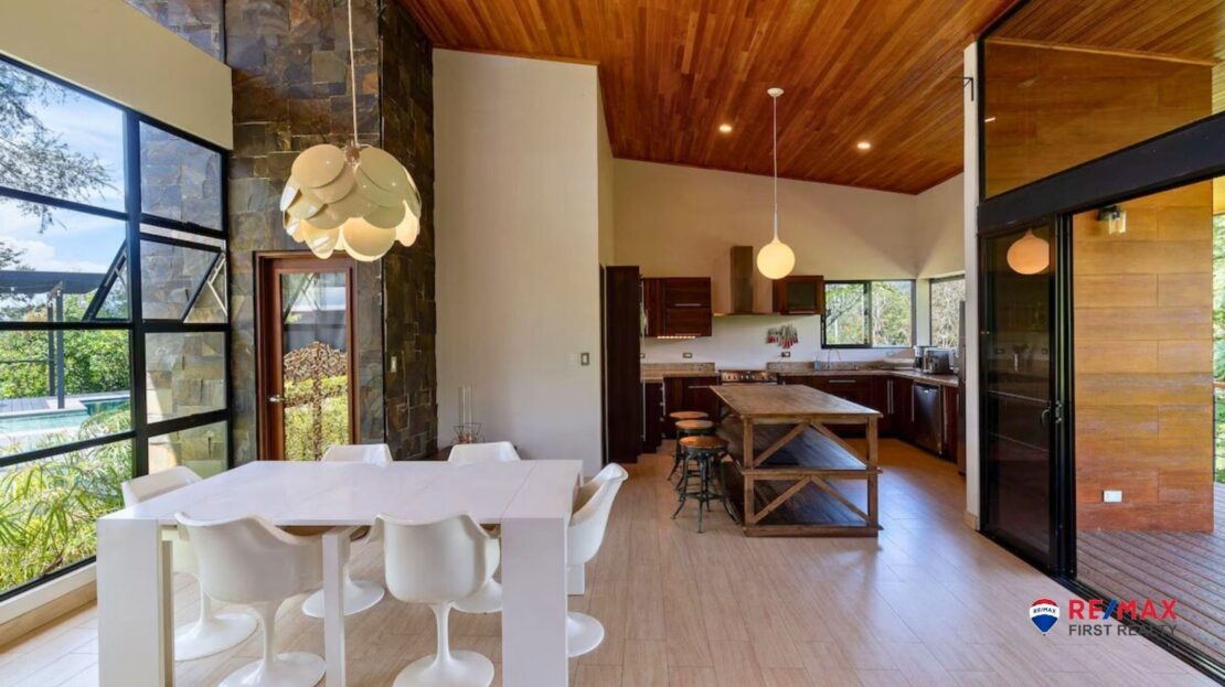 For Sale | Tropical Mountain Estate – 4-BR Main Home + 2 Rental Cabins