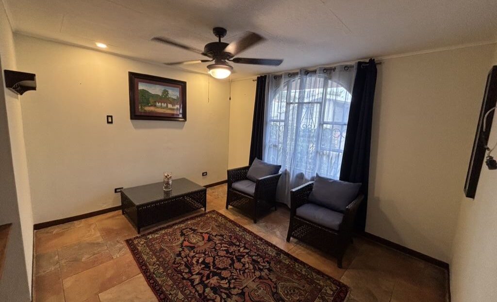 Buy Now in Rohrmoser: Spacious Property with Extra Income Space & Airbnb Flexibility