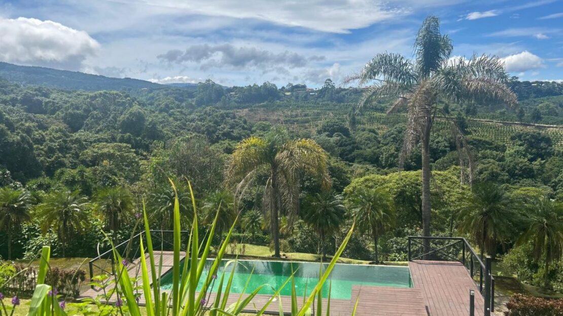 Mountain Lodge Investment in Grecia