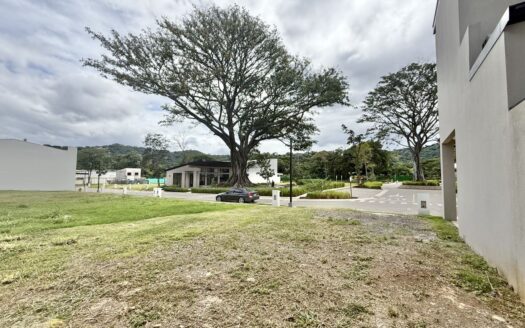 Lot for sale in the best location in Santa Ana