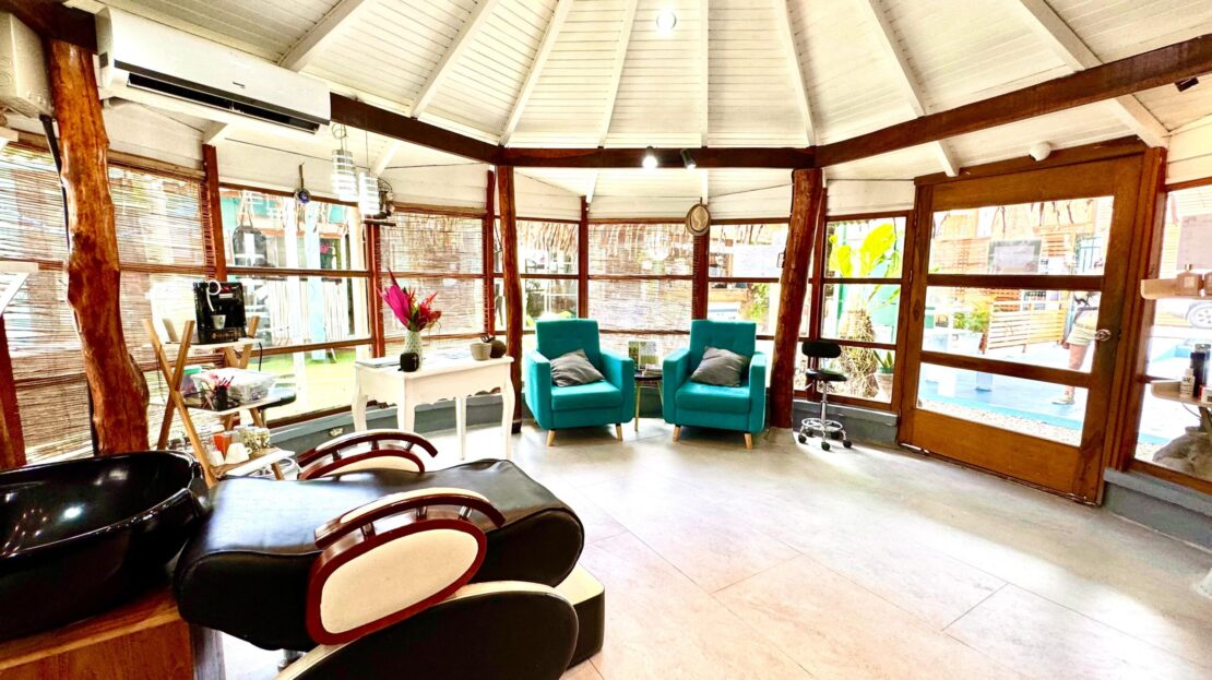 SALON AND BEAUTY SERVICES - RENTABLE TURKEY BUSINESS STEP FROM THE BEACH Guanacaste | REMAX
