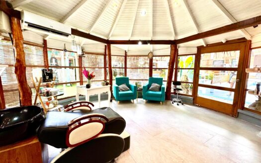 SALON AND BEAUTY SERVICES - RENTABLE TURKEY BUSINESS STEP FROM THE BEACH Guanacaste | REMAX