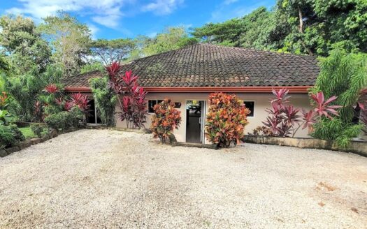 Casa Mango de Isarocca ~ Newly Built 4 Bedroom Home in a Private Compound!