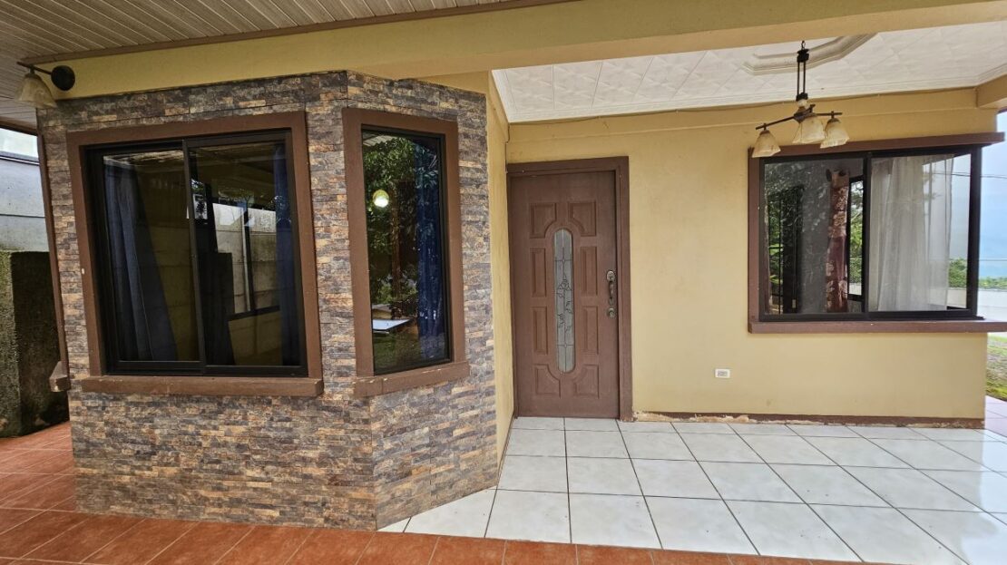 Small House For Sale In the Charming Pedregoso