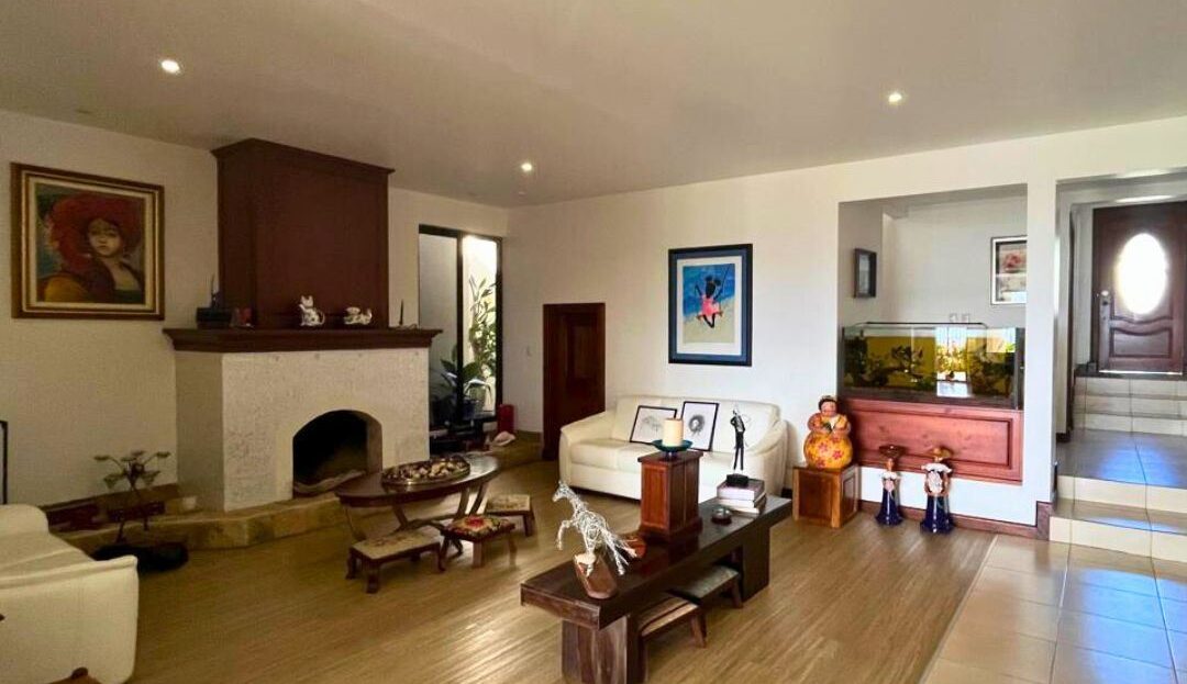 For Sale - Luxury Home in El Álamo Condominium