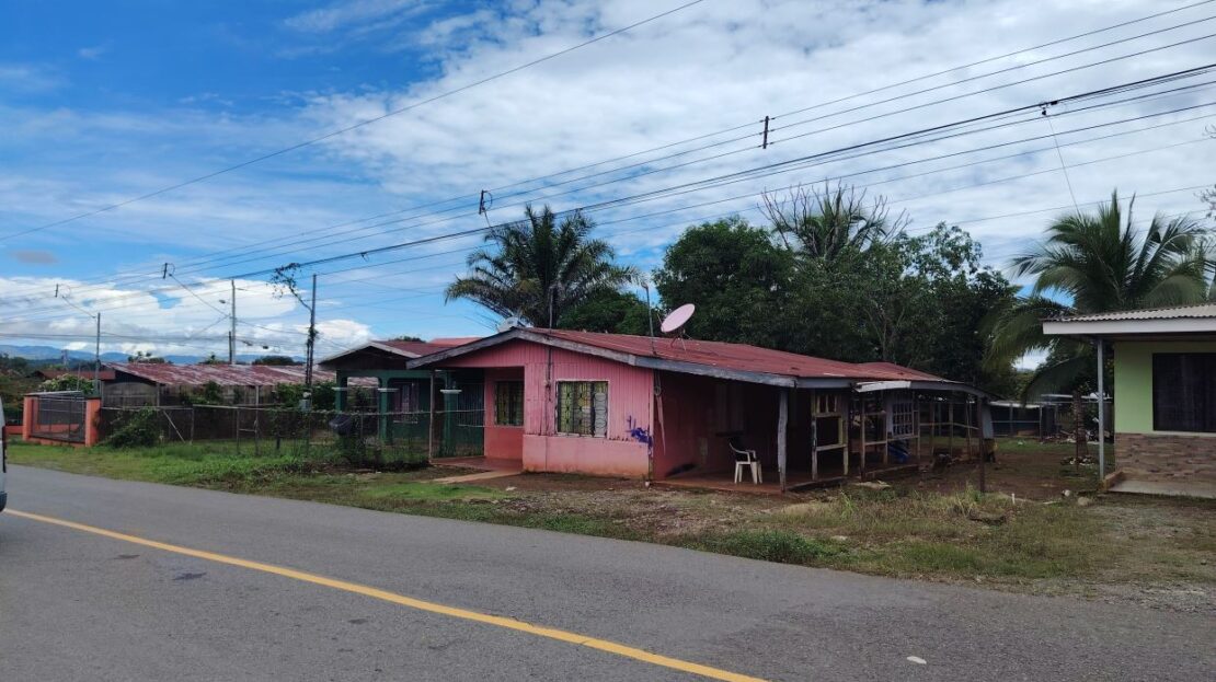 Build Your Business Or Beautiful Home - 465 M² Lot For Sale In High-Access Zone Near All Essentials