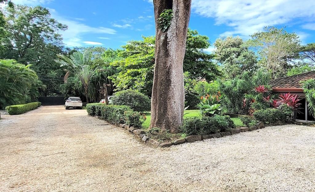 Casa Mango de Isarocca ~ Newly Built 4 Bedroom Home in a Private Compound!