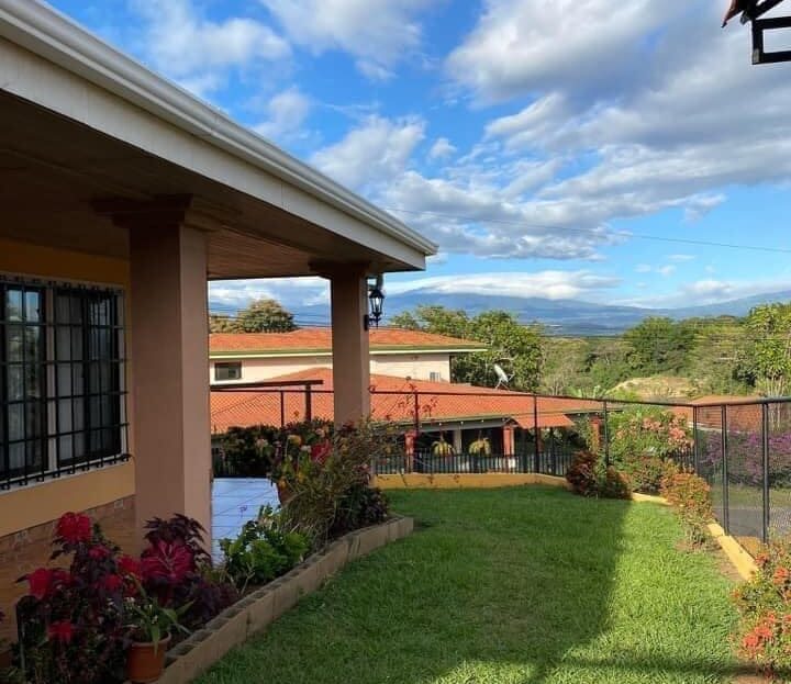 Home located 5 minutes from Atenas Center in nice neighborhood