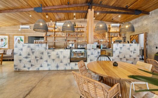 La Oveja Surf House Restaurant