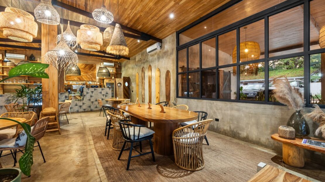 La Oveja Surf House Restaurant