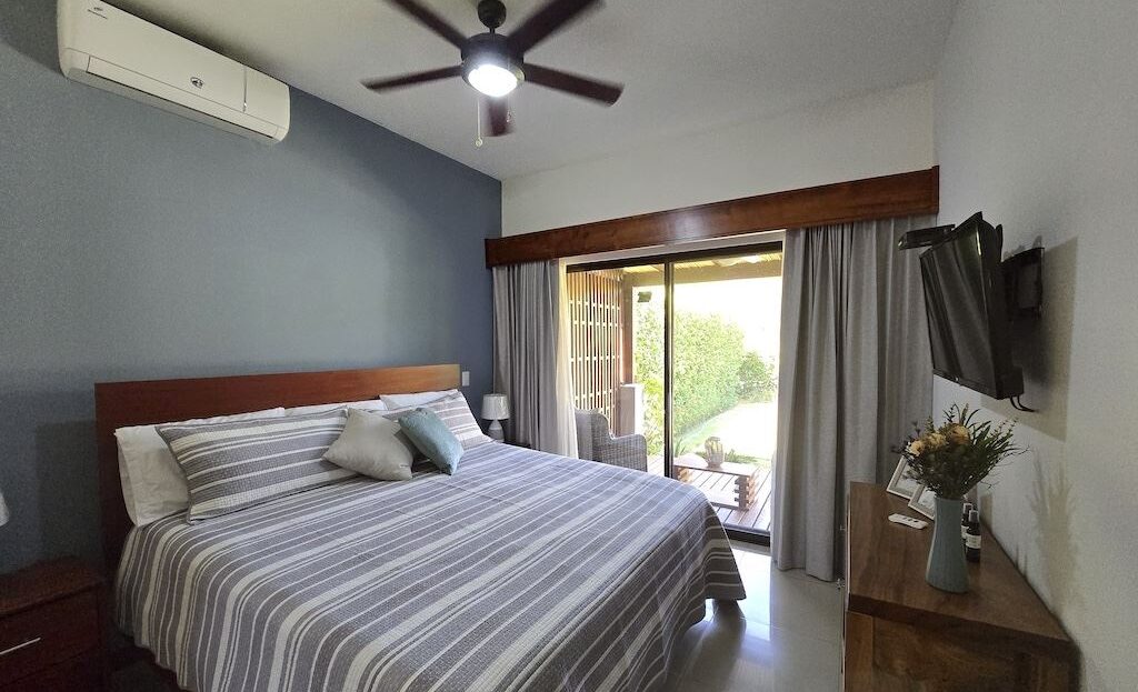Move-In Ready Home with Jacuzzi & Tropical Garden in Loma Verde