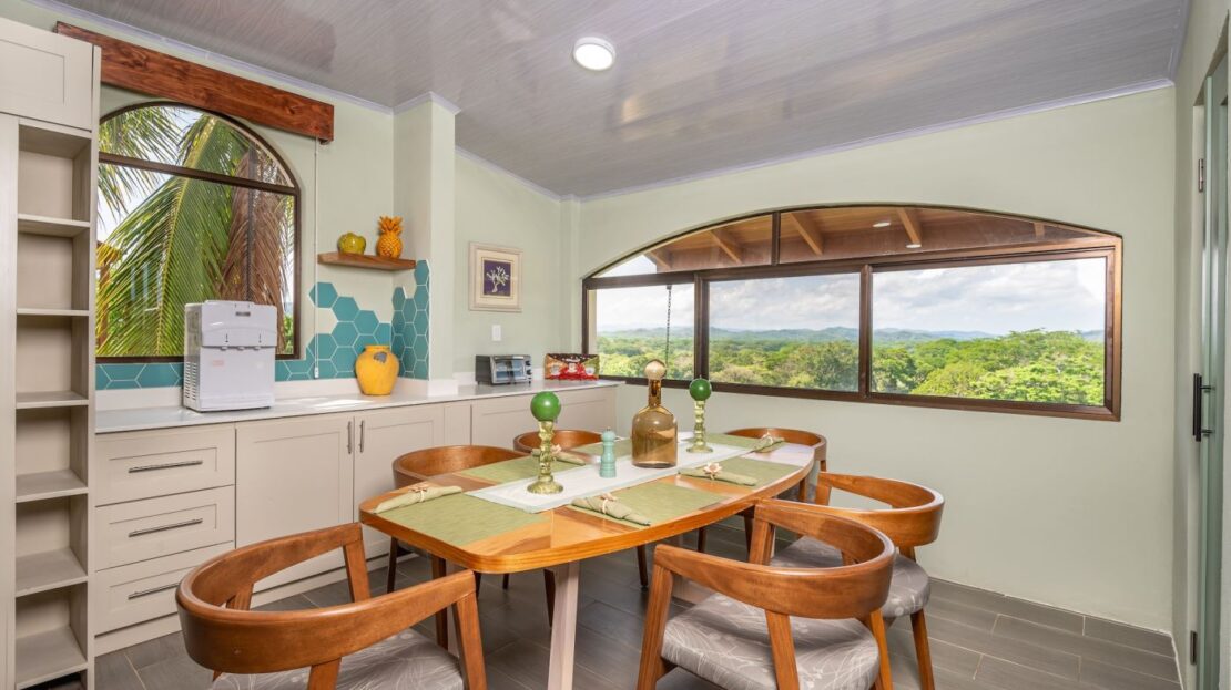 Colinas de Golf 20 ~ Mountain Views Top Floor Unit