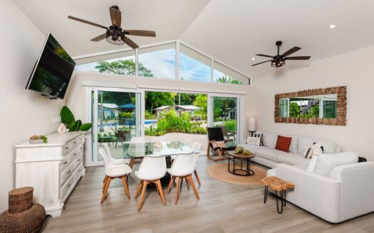 The Point 19 ~ Elegant 3-Bedroom Home with Private Guest Suite