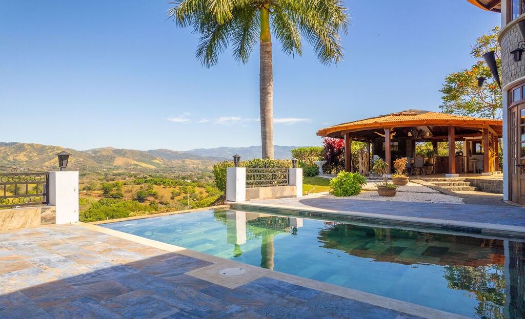 Roca Verde Castle - A Spectacular Custom Home with Amazing Views in Atenas